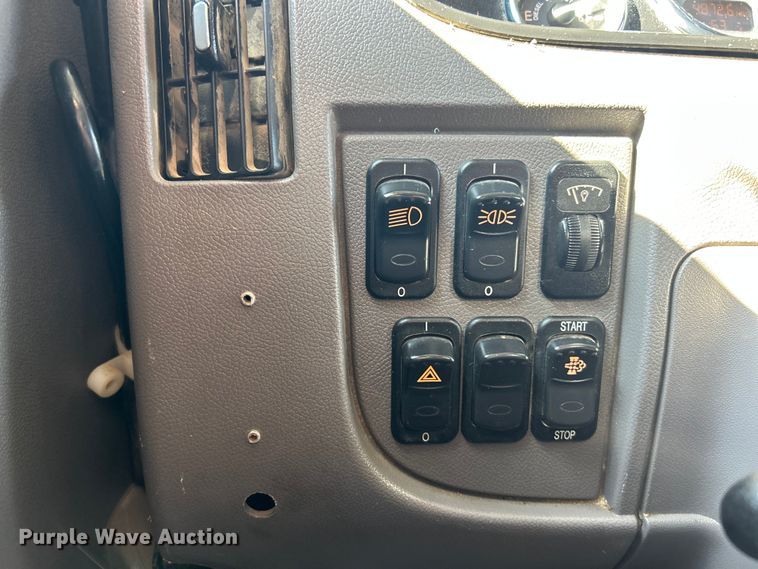 image for item ET6999 2022 Peterbilt 348 dump truck