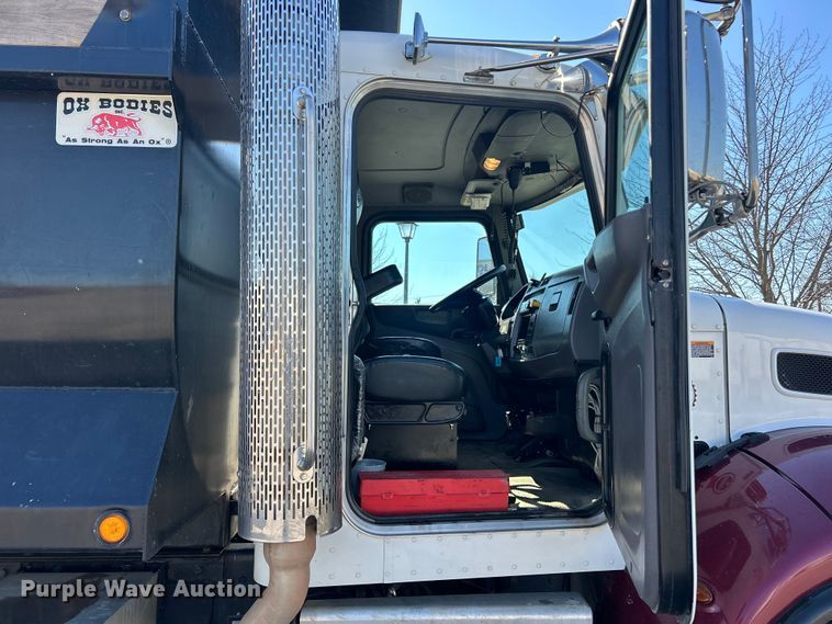 image for item ET6999 2022 Peterbilt 348 dump truck