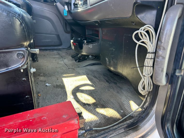 image for item ET6999 2022 Peterbilt 348 dump truck