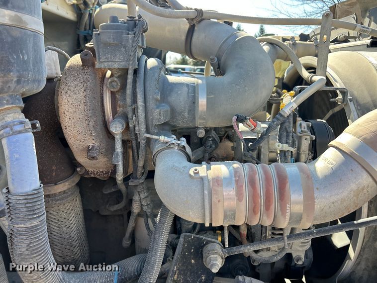 image for item ET6999 2022 Peterbilt 348 dump truck