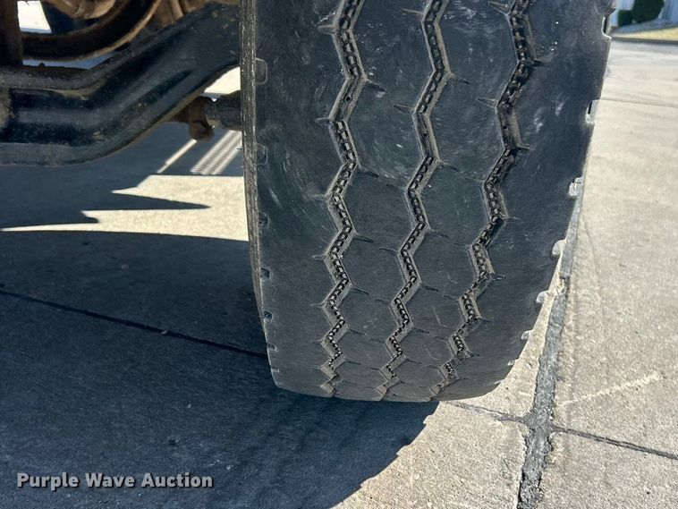 image for item ET6999 2022 Peterbilt 348 dump truck