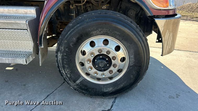 image for item ET6999 2022 Peterbilt 348 dump truck