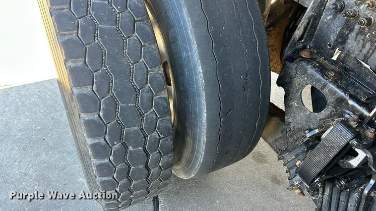 image for item ET6999 2022 Peterbilt 348 dump truck