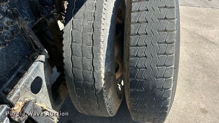 image for item ET6999 2022 Peterbilt 348 dump truck