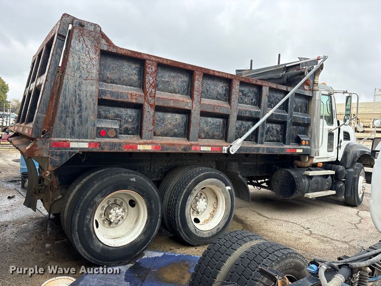 image for item ET7364 2003 Mack CV713 dump truck