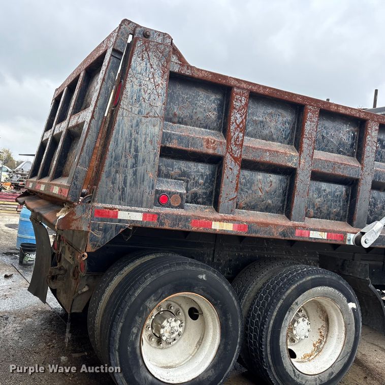 image for item ET7364 2003 Mack CV713 dump truck