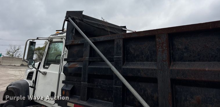 image for item ET7364 2003 Mack CV713 dump truck