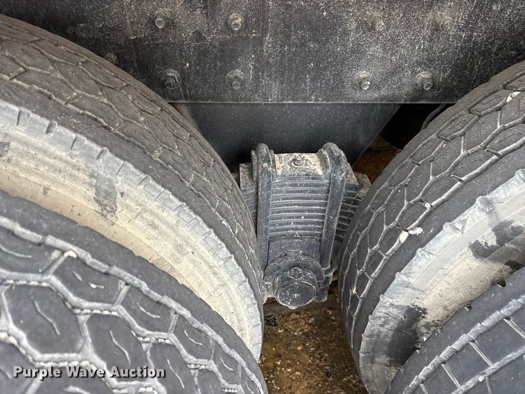 image for item ET7364 2003 Mack CV713 dump truck