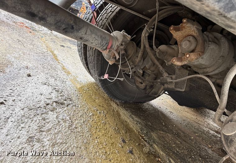 image for item ET7364 2003 Mack CV713 dump truck