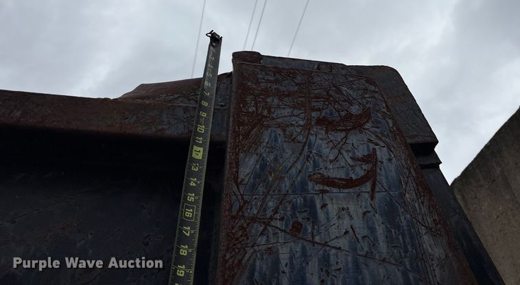 image for item ET7364 2003 Mack CV713 dump truck