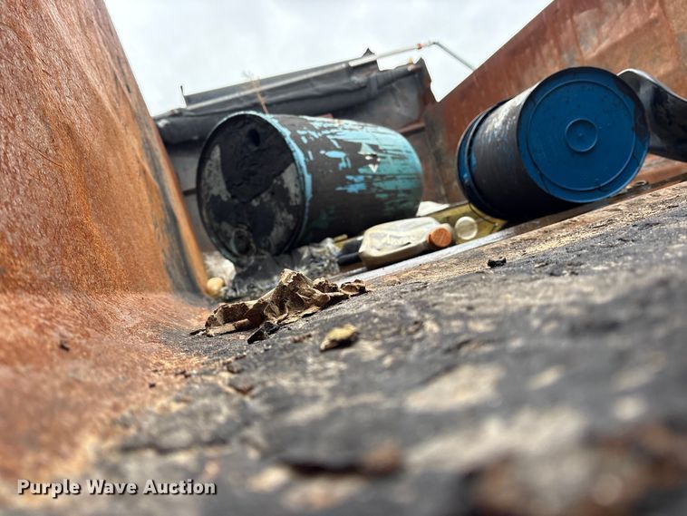 image for item ET7364 2003 Mack CV713 dump truck