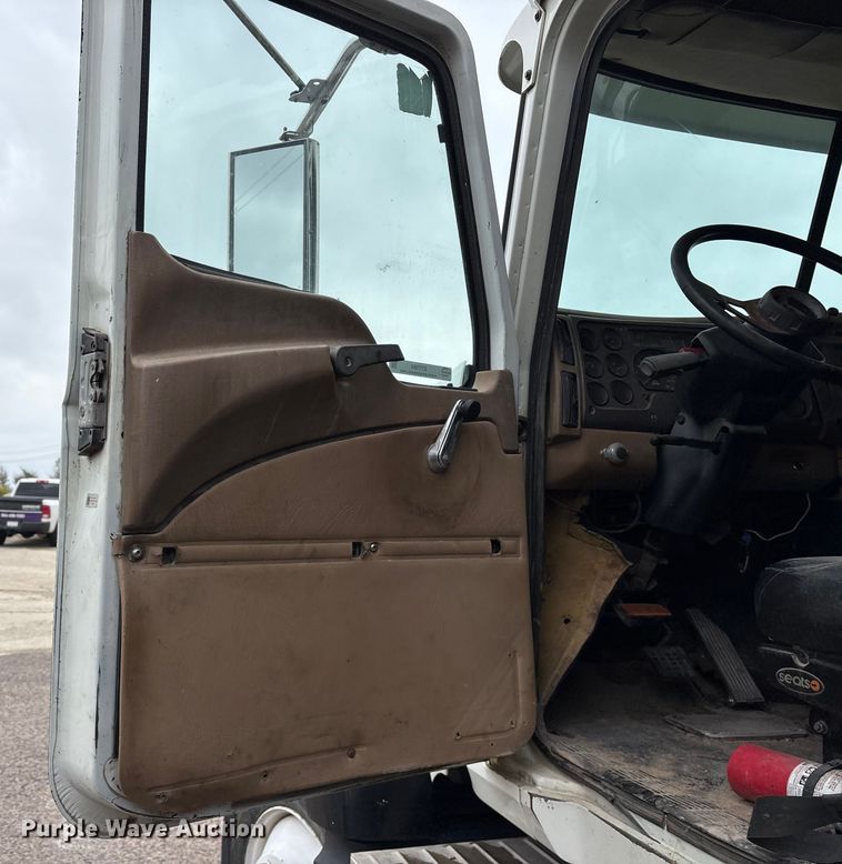 image for item ET7364 2003 Mack CV713 dump truck