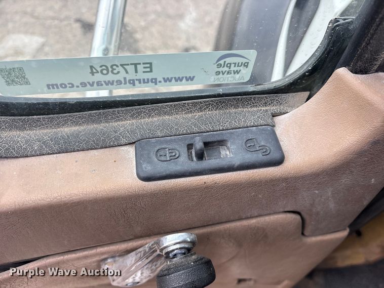 image for item ET7364 2003 Mack CV713 dump truck