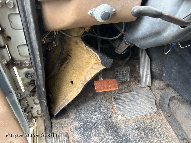 image for item ET7364 2003 Mack CV713 dump truck