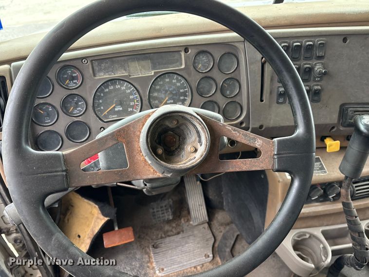 image for item ET7364 2003 Mack CV713 dump truck