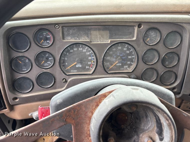 image for item ET7364 2003 Mack CV713 dump truck