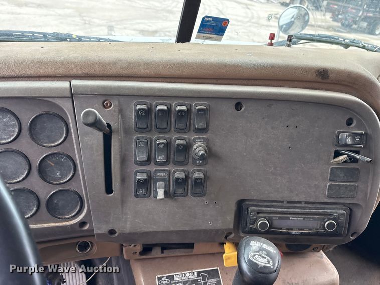 image for item ET7364 2003 Mack CV713 dump truck