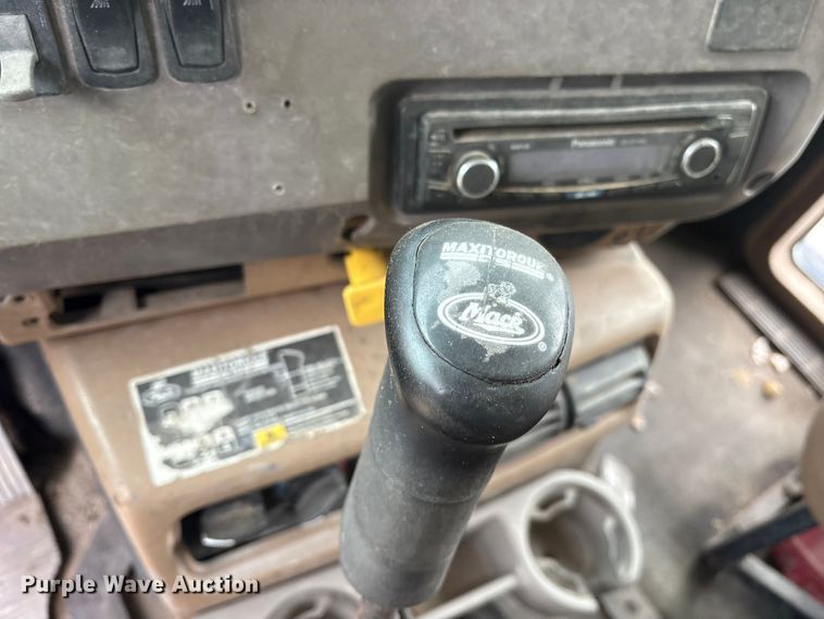 image for item ET7364 2003 Mack CV713 dump truck