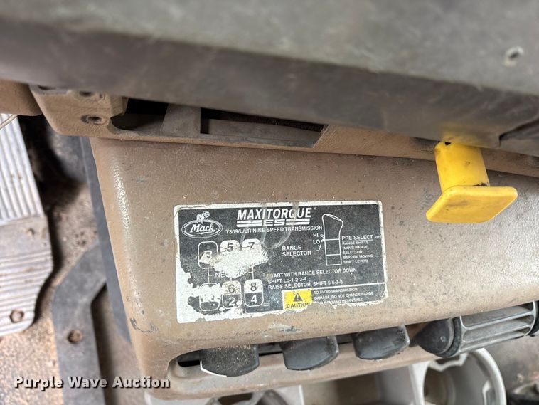 image for item ET7364 2003 Mack CV713 dump truck