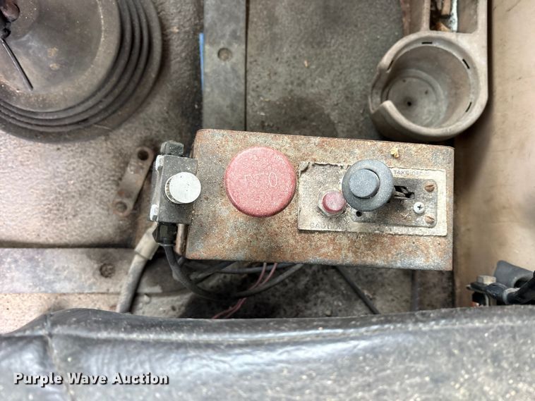 image for item ET7364 2003 Mack CV713 dump truck