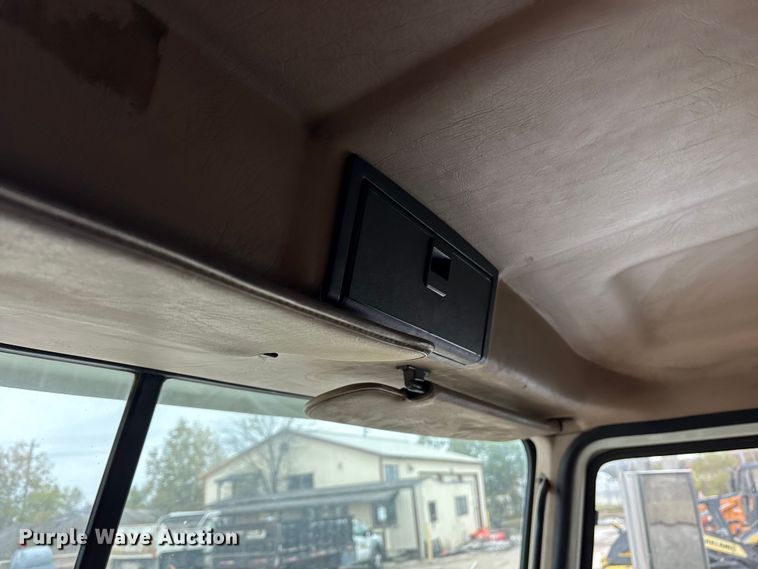 image for item ET7364 2003 Mack CV713 dump truck