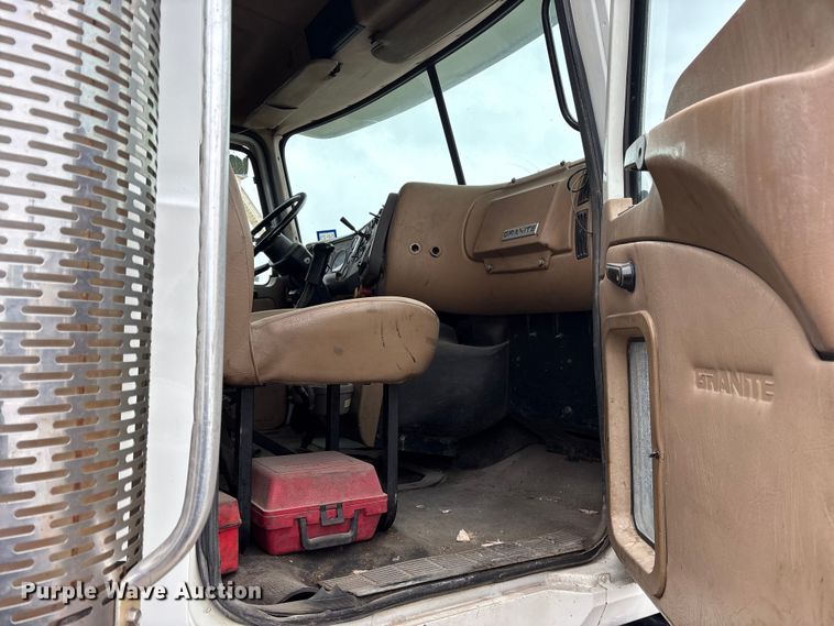 image for item ET7364 2003 Mack CV713 dump truck