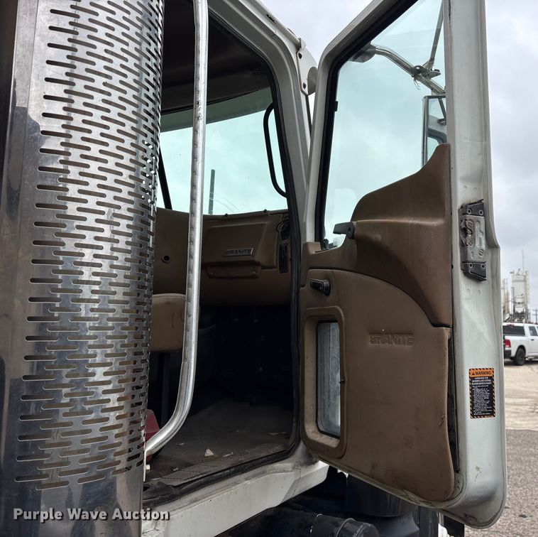 image for item ET7364 2003 Mack CV713 dump truck