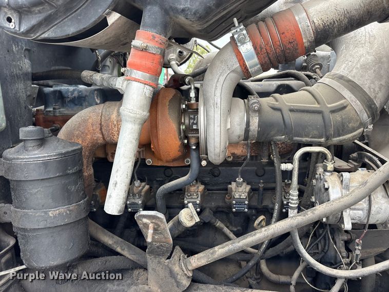 image for item ET7364 2003 Mack CV713 dump truck