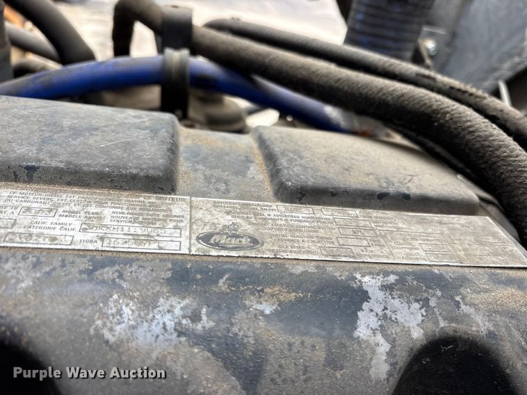 image for item ET7364 2003 Mack CV713 dump truck