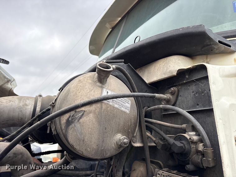 image for item ET7364 2003 Mack CV713 dump truck