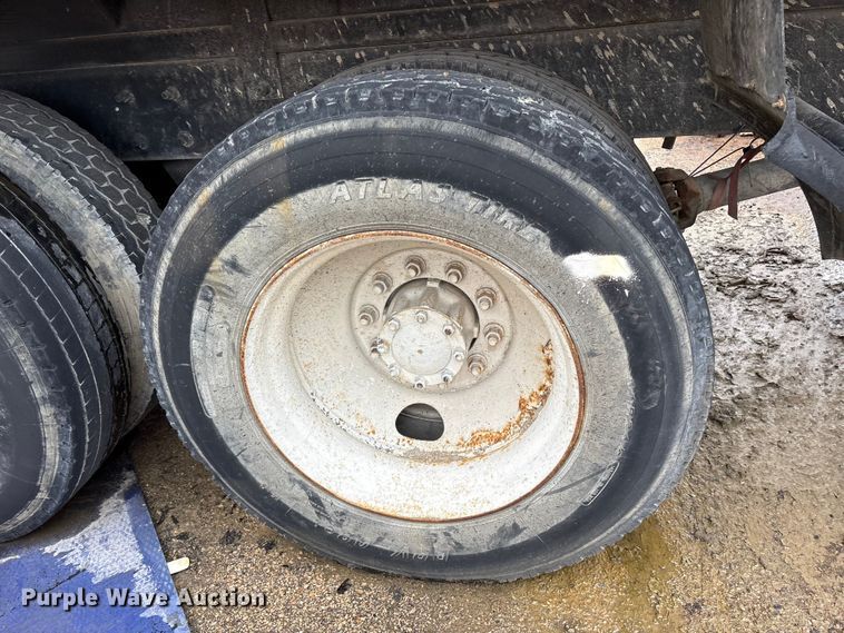 image for item ET7364 2003 Mack CV713 dump truck