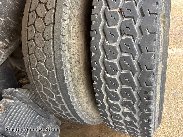 image for item ET7364 2003 Mack CV713 dump truck