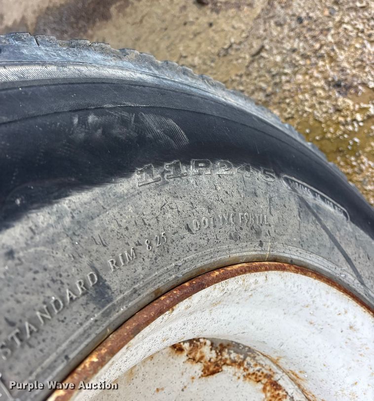 image for item ET7364 2003 Mack CV713 dump truck