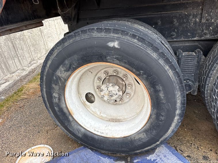 image for item ET7364 2003 Mack CV713 dump truck