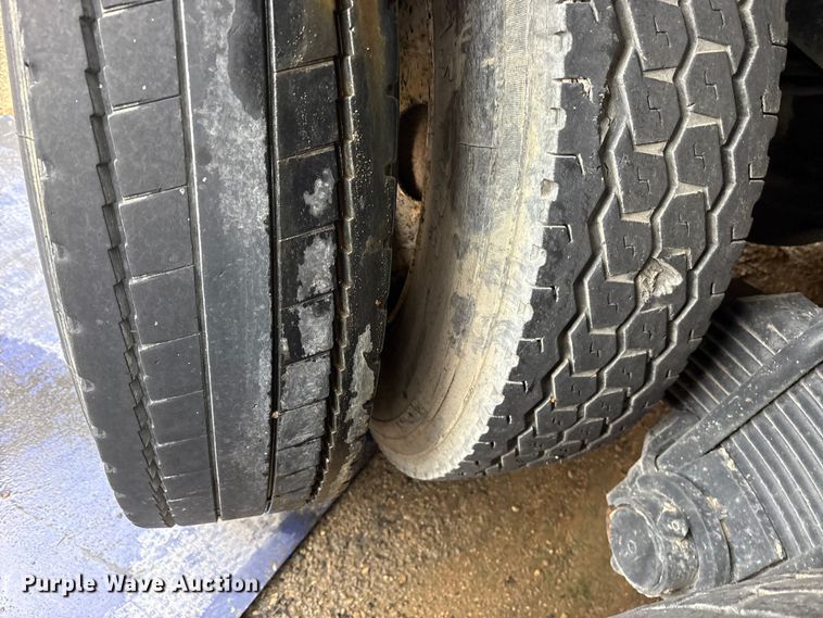 image for item ET7364 2003 Mack CV713 dump truck