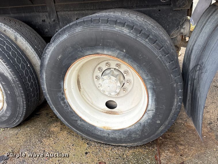 image for item ET7364 2003 Mack CV713 dump truck