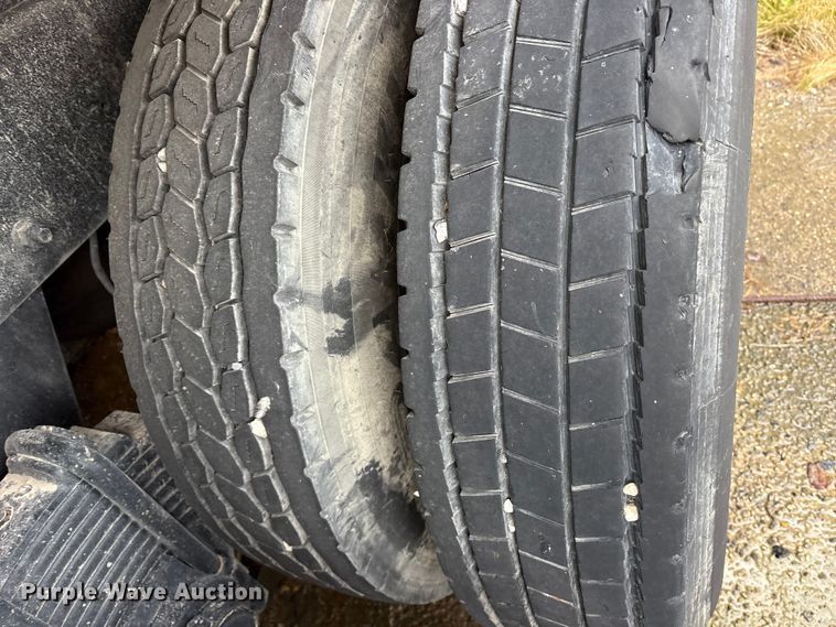 image for item ET7364 2003 Mack CV713 dump truck