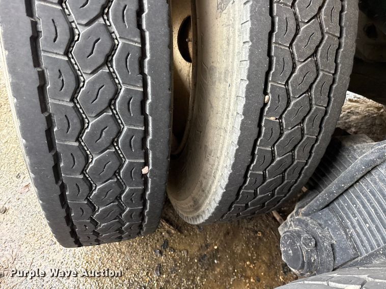 image for item ET7364 2003 Mack CV713 dump truck