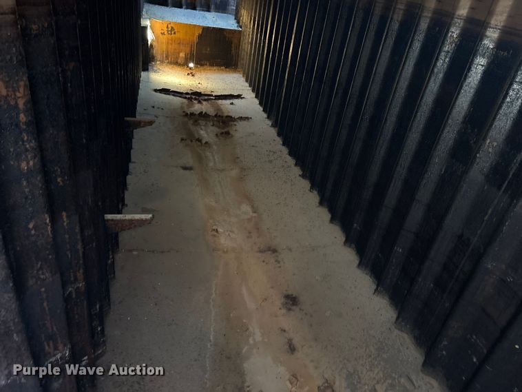 image for item EU0226 2012 Dragon Products frac tank trailer