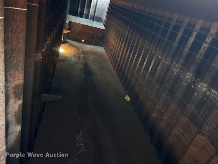 image for item EU0228 2013 Dragon Products frac tank trailer