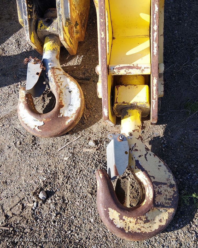 image for item EU2613 (2) Ropeblock crane blocks and hooks