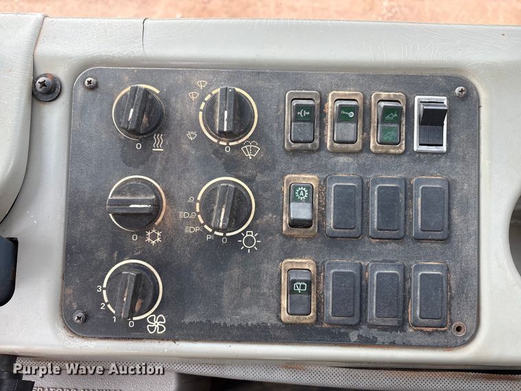 image for item EU4916 2000 Case 621C wheel loader