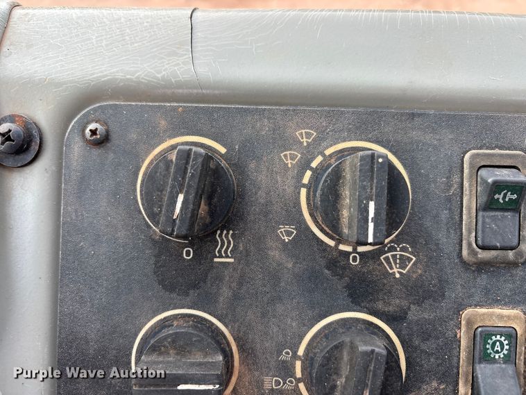 image for item EU4916 2000 Case 621C wheel loader