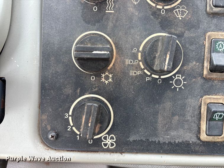 image for item EU4916 2000 Case 621C wheel loader