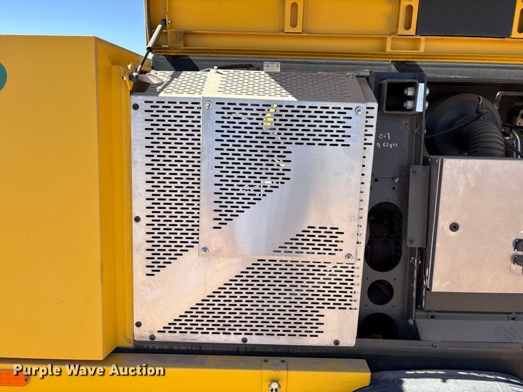 image for item EU4927 2022 Kaeser M118 air compressor