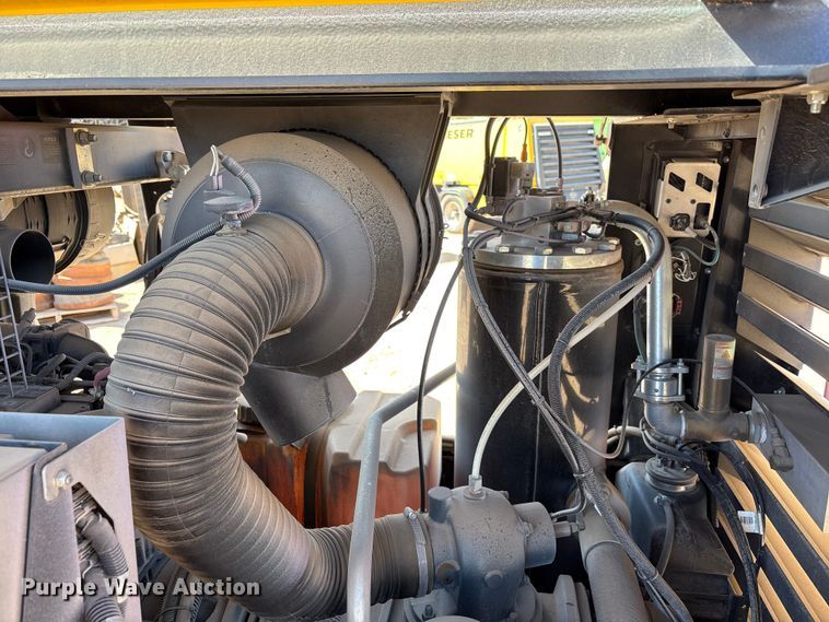 image for item EU4927 2022 Kaeser M118 air compressor