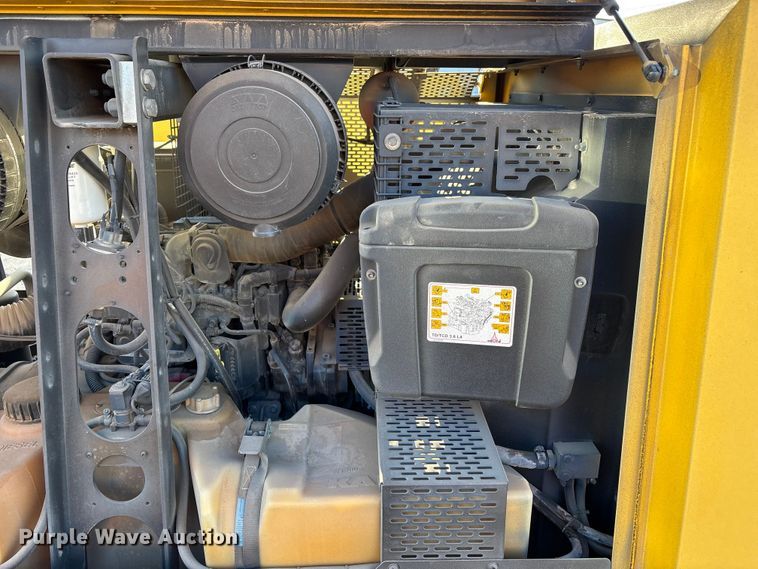 image for item EU4932 2021 Kaeser M118 air compressor