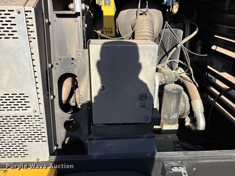 image for item EU4935 2021 Kaeser M118 air compressor