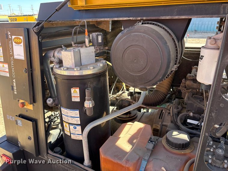 image for item EU4939 2022 Kaeser M118 air compressor