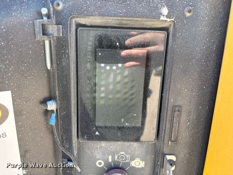 image for item EU4943 2022 Kaeser M118 air compressor